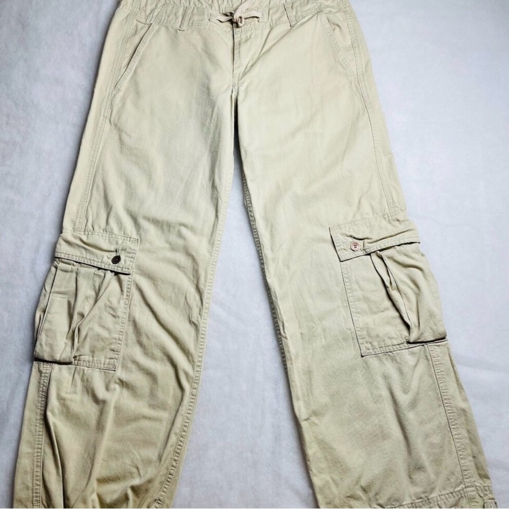 Women’s Levi Beige Cargo Pants - Casual Utility Style